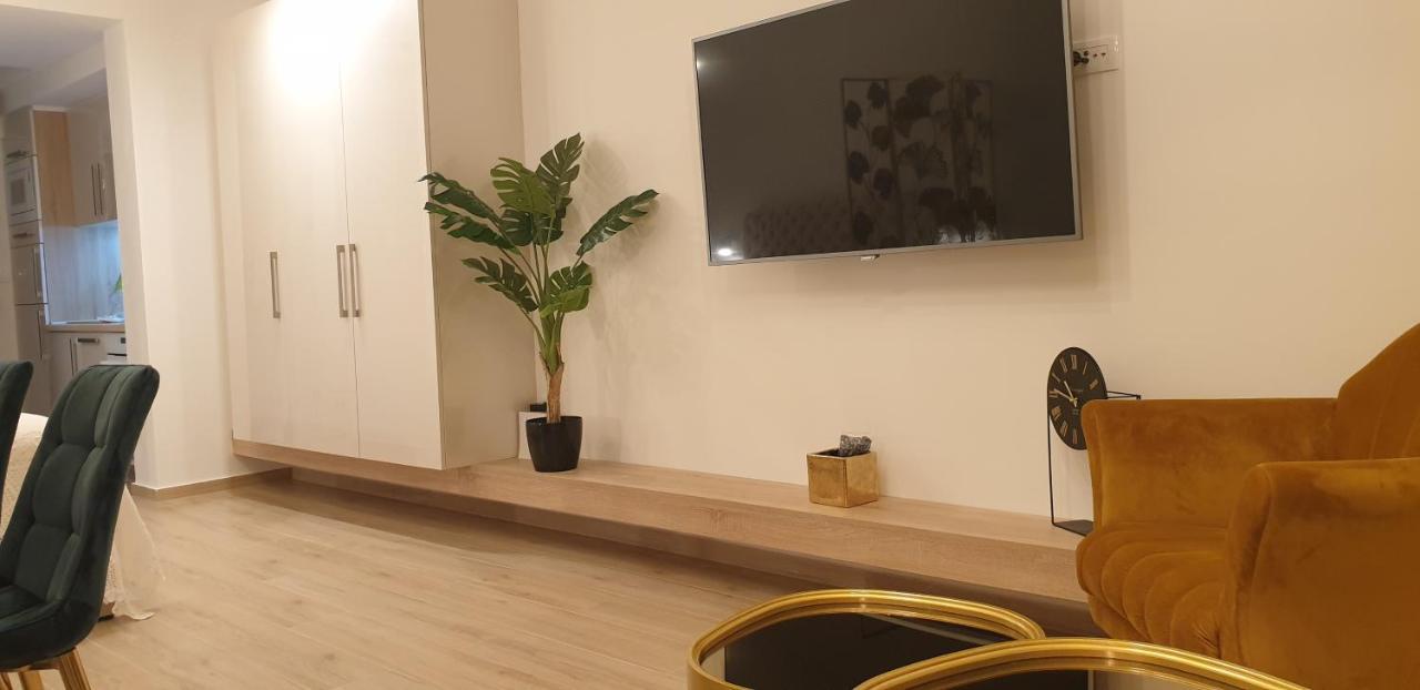 Golden - Private Parking Apartment *