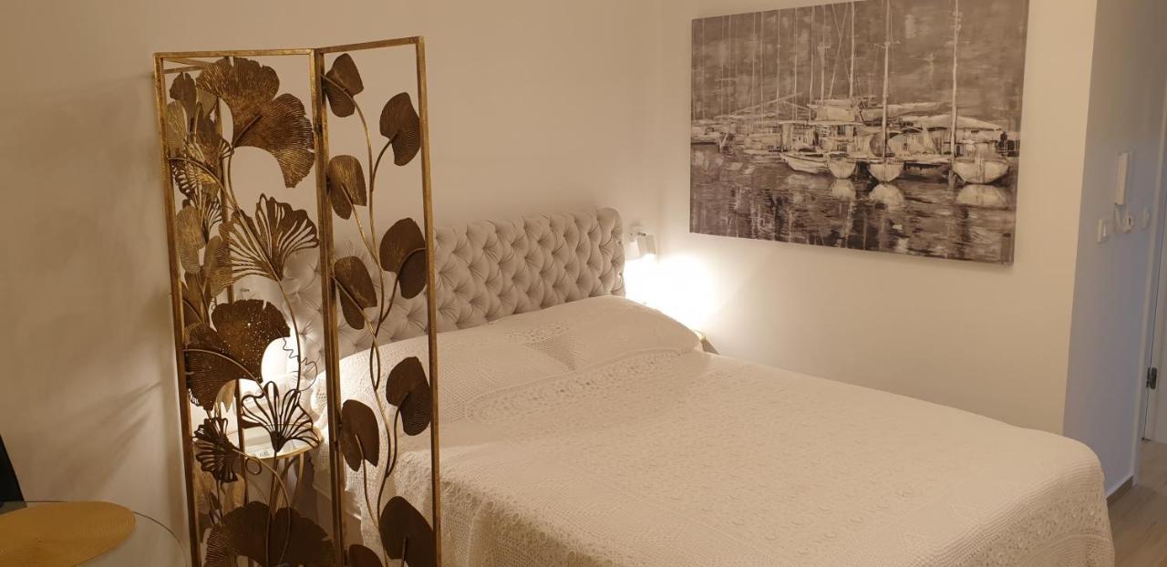 Golden - Private Parking Apartment *
