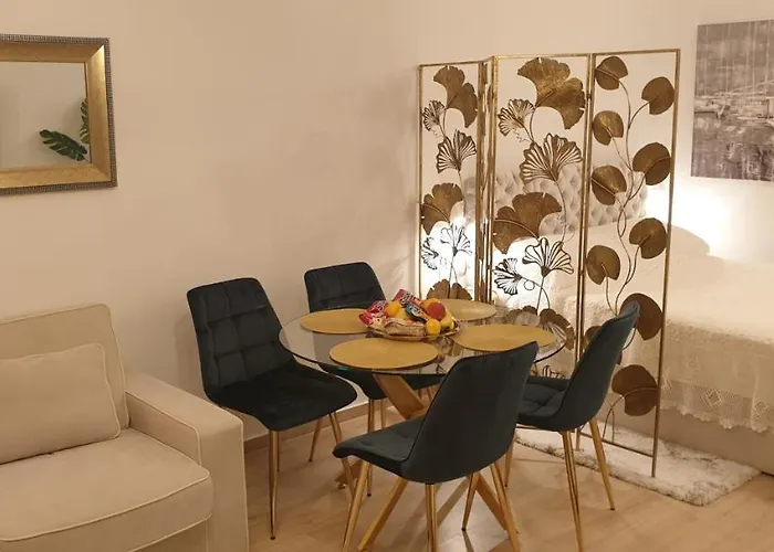 Golden Studio - Private Parking
