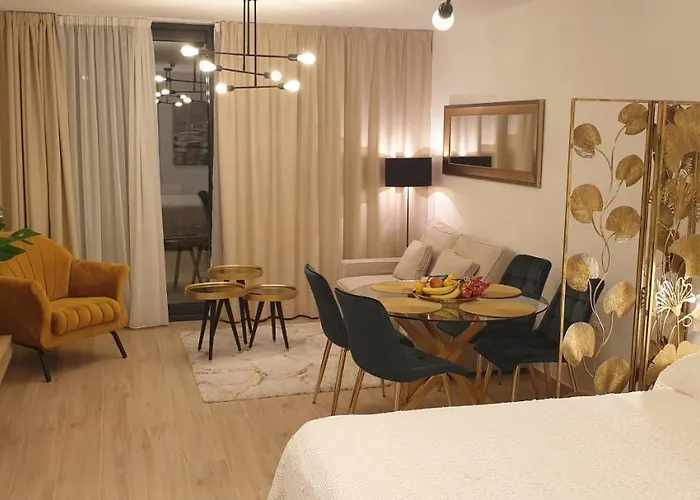Golden Studio - Private Parking