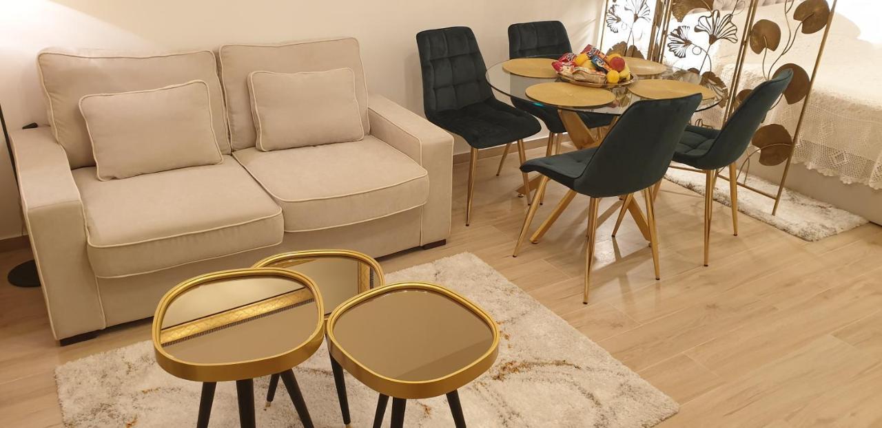 Golden - Private Parking Apartment